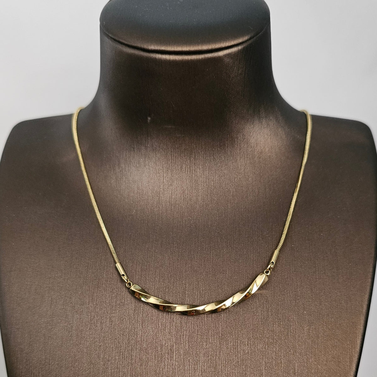 Twist Necklace