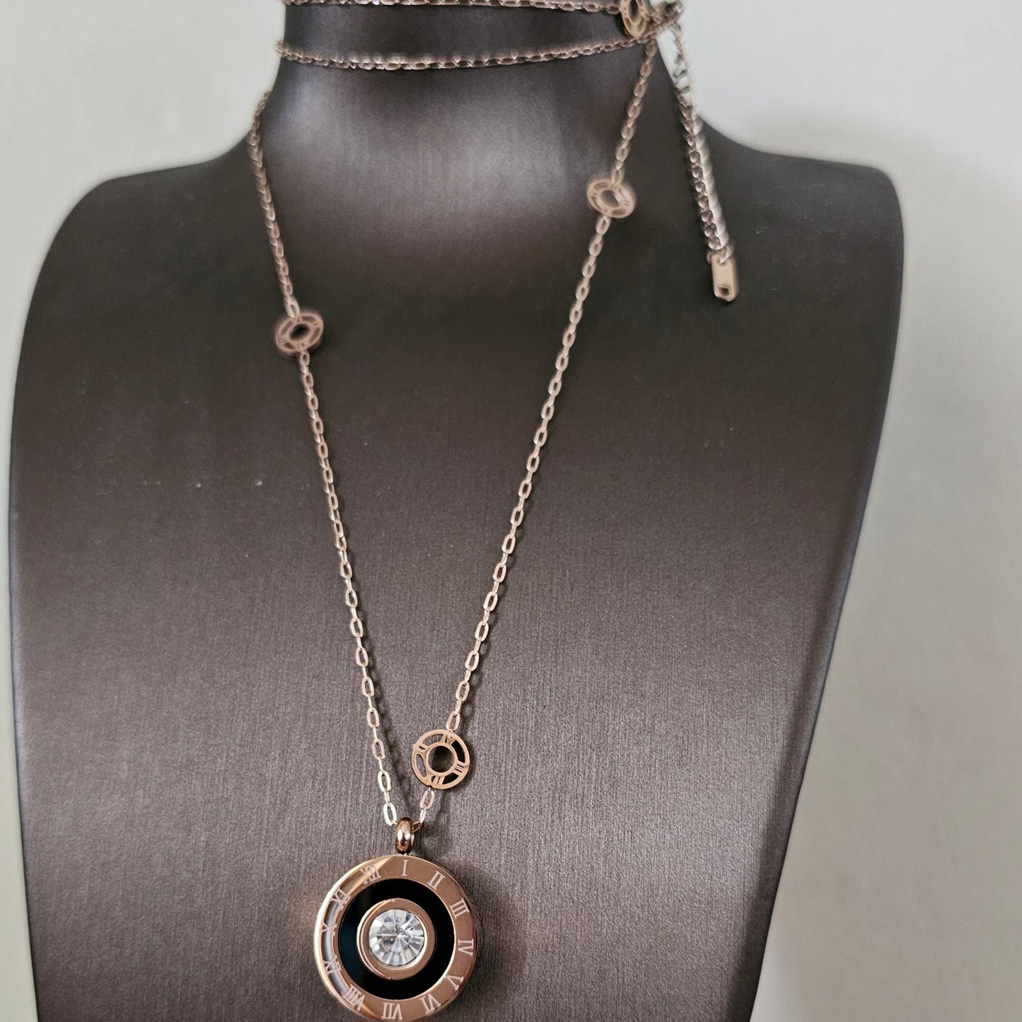 Long Roman Sweater Chain