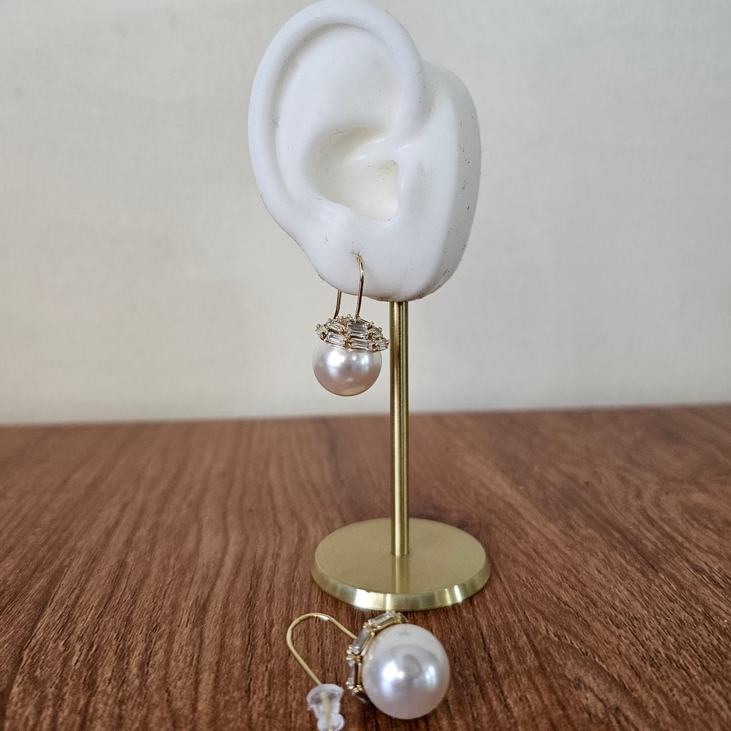 Dangly Pearl