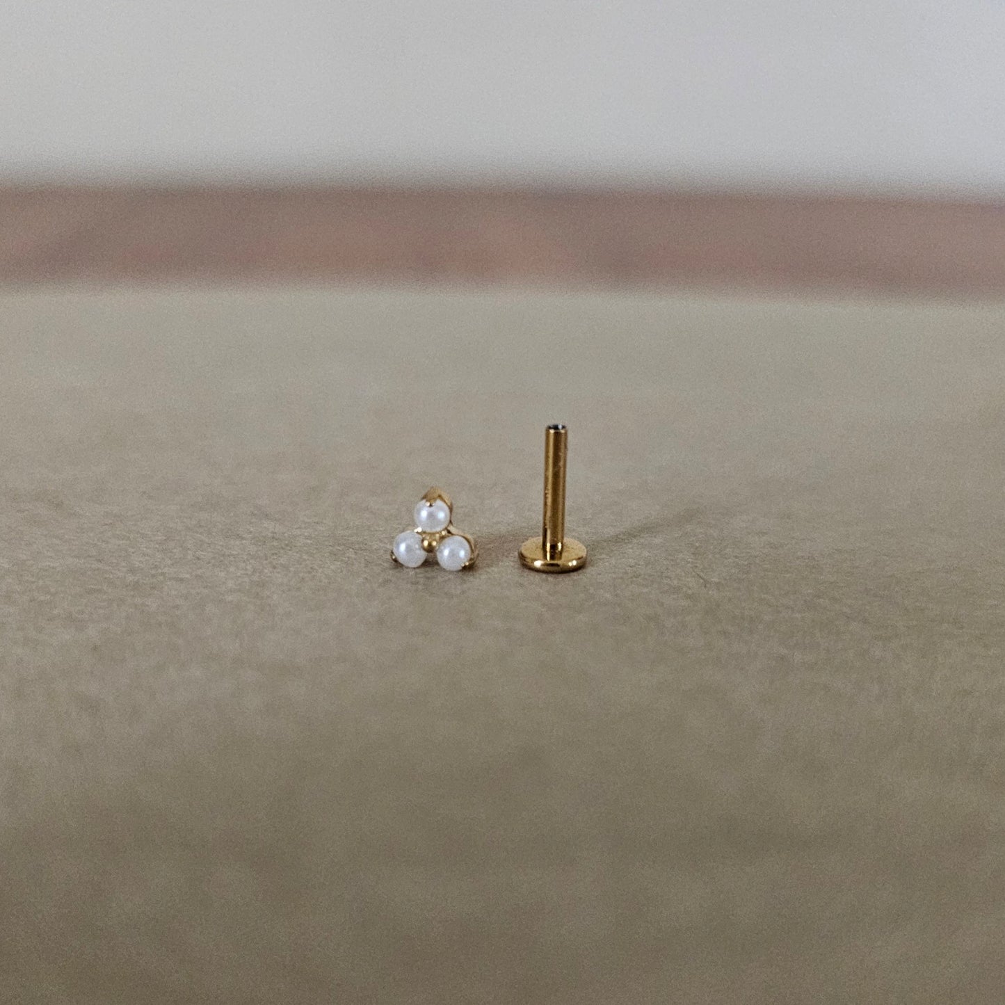 Pearl Flat Back Stud (Each)