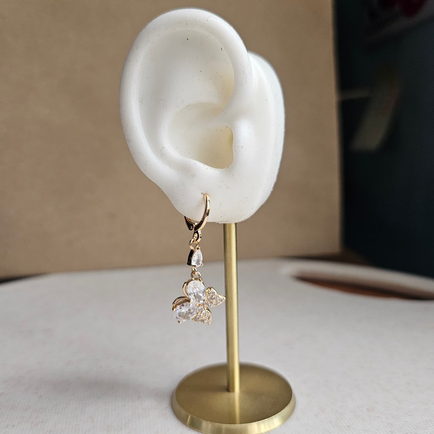 Flutter Drop Earrings Clear