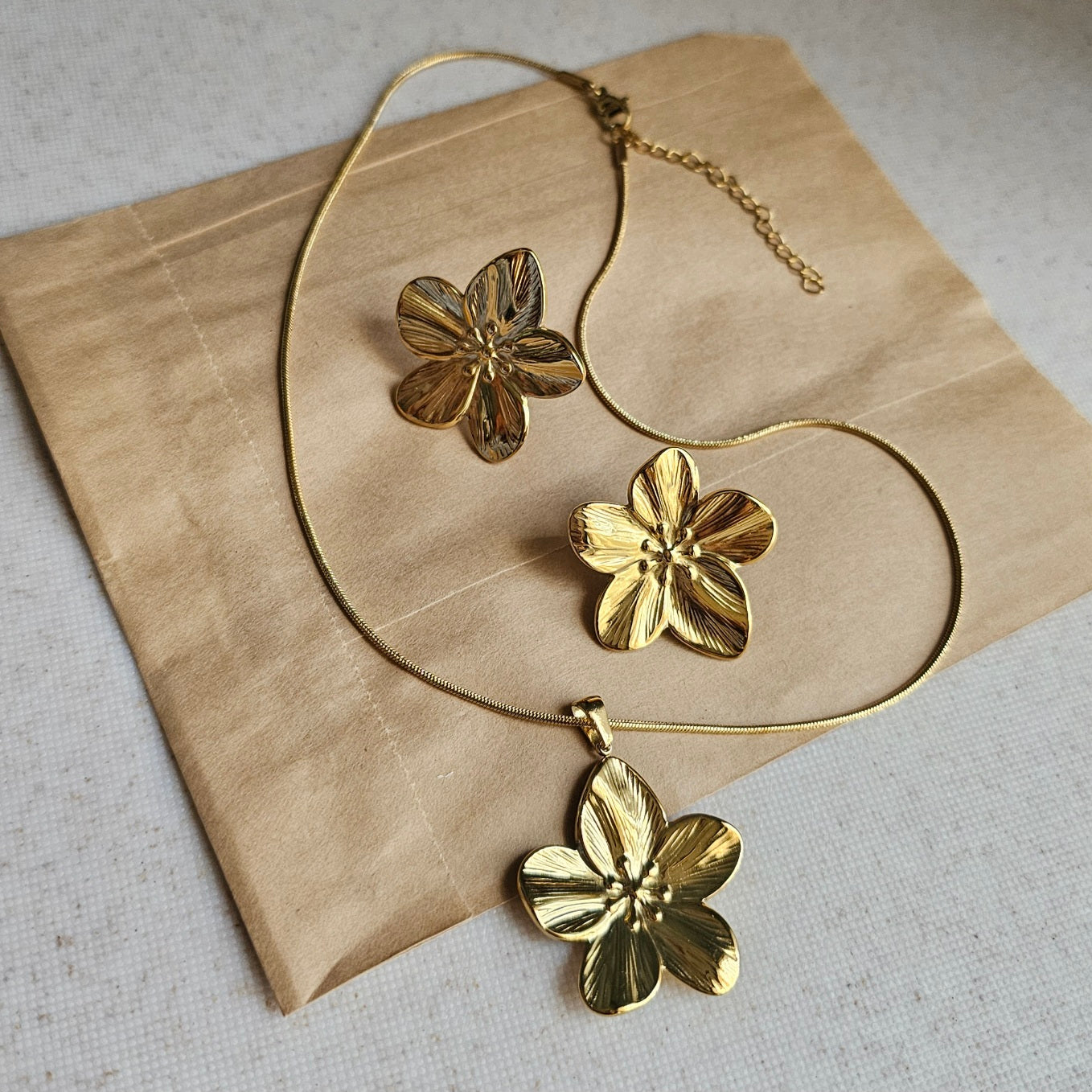 Chunky Light Gold Flower