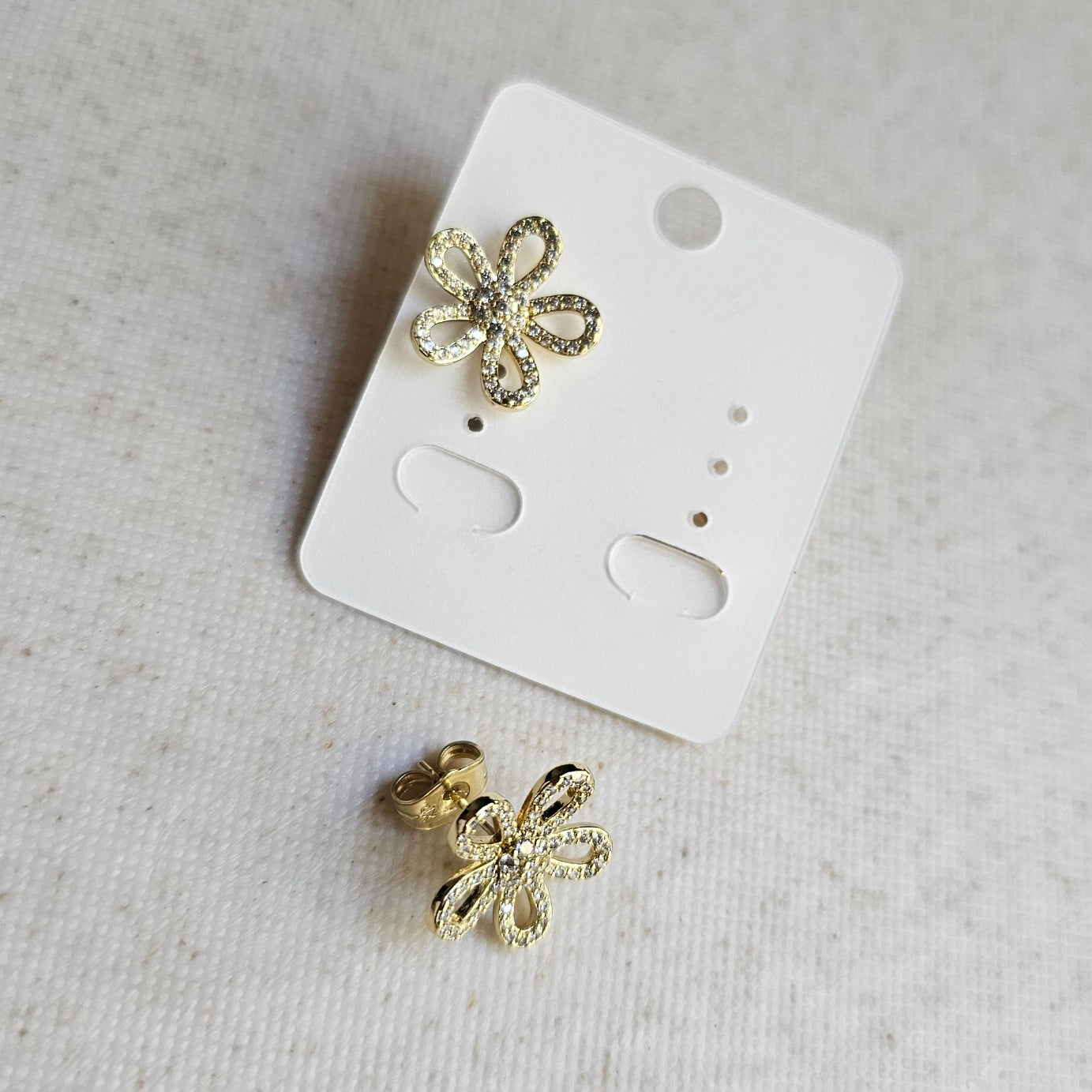 Daisy Flower Stud