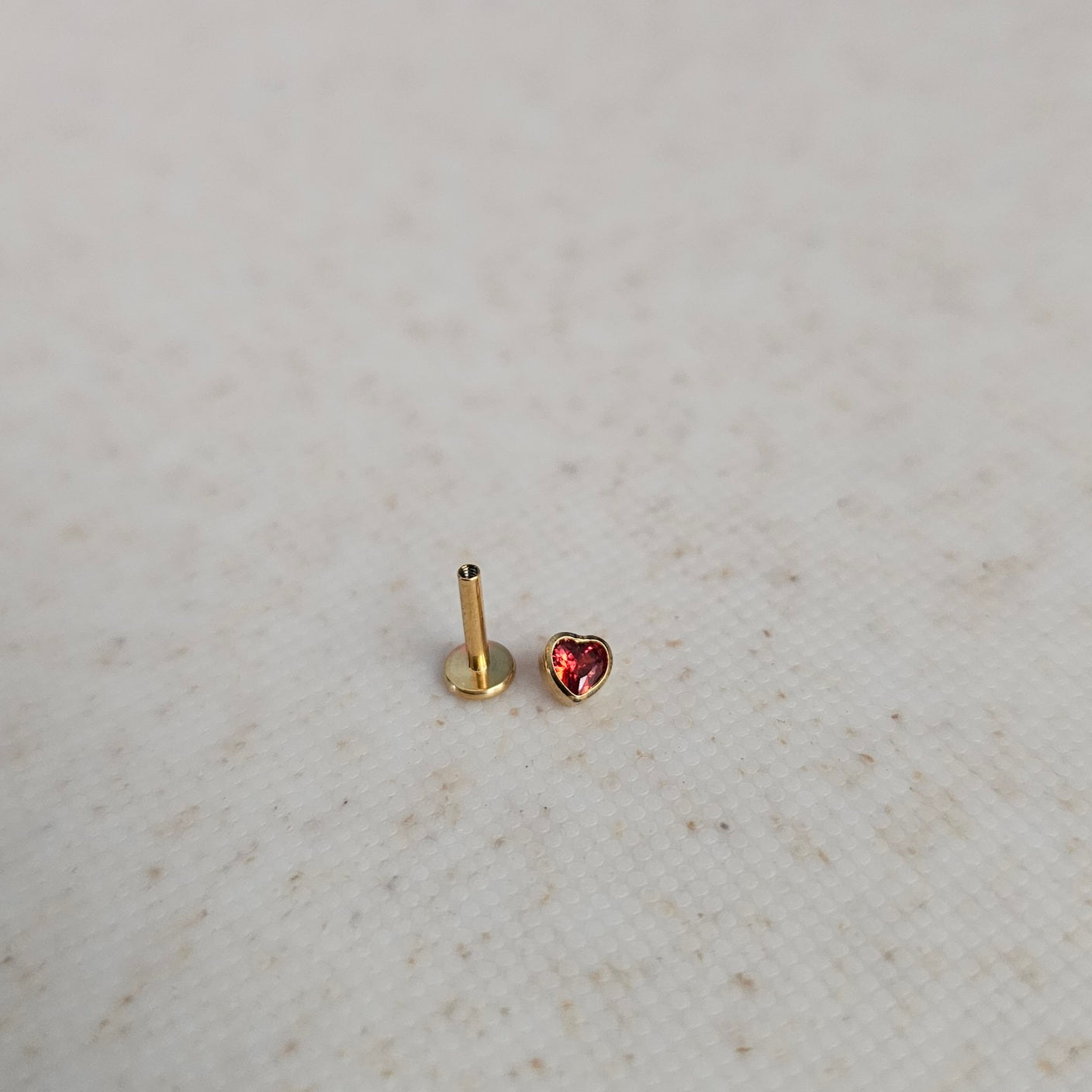 Red Heart Flatback Stud (each)