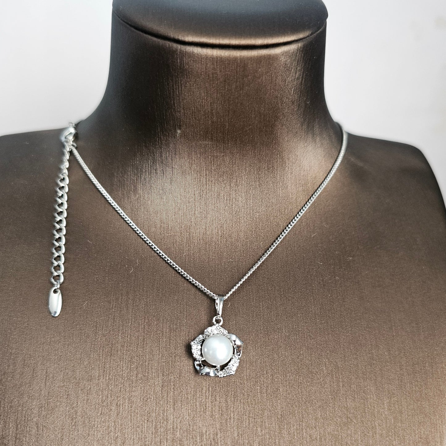 Pearl Necklace Silver