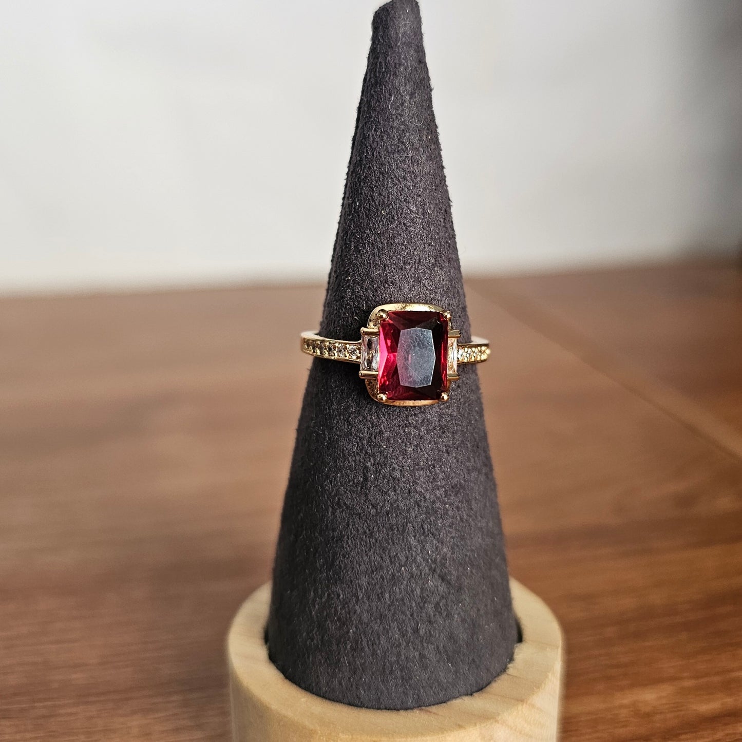 Square Gem Red Size 7