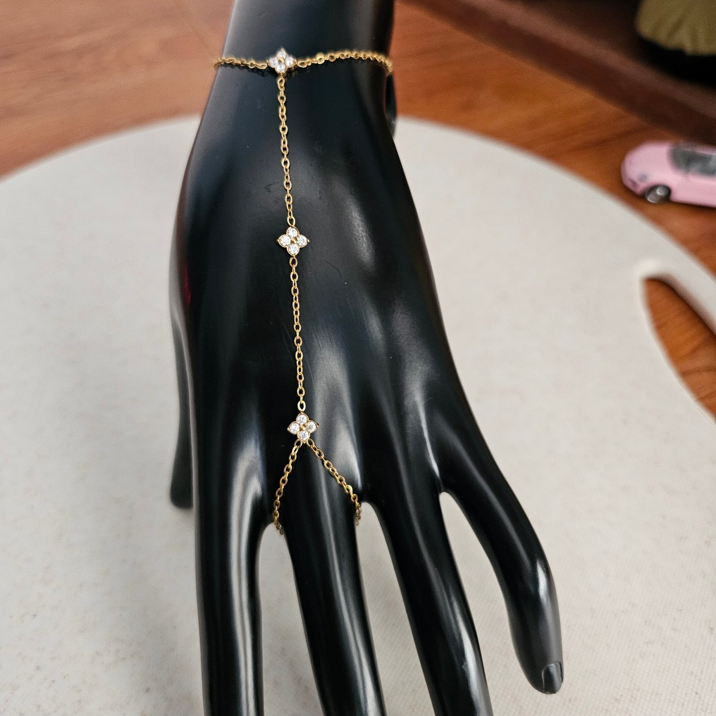 Flower Handchain