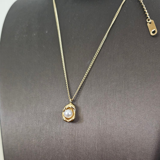 Pearl Pendant Necklace