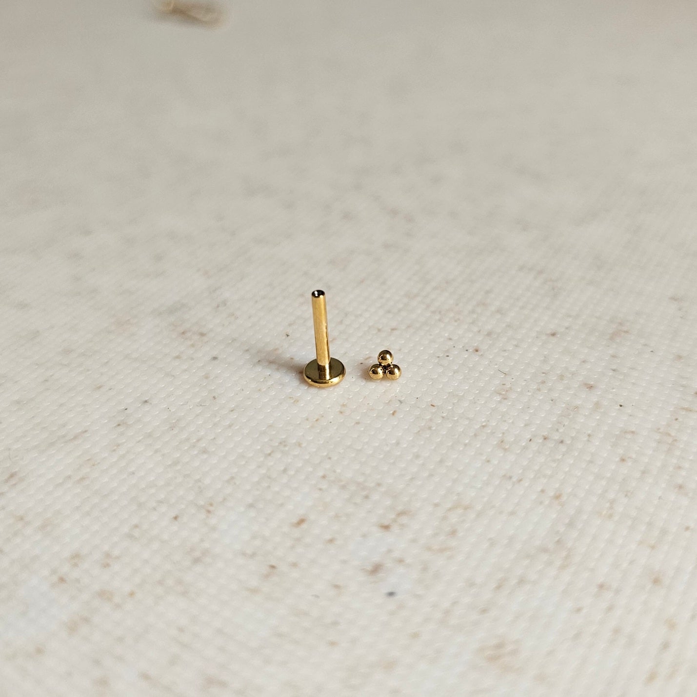 3 Dot Flat Back Stud (each)