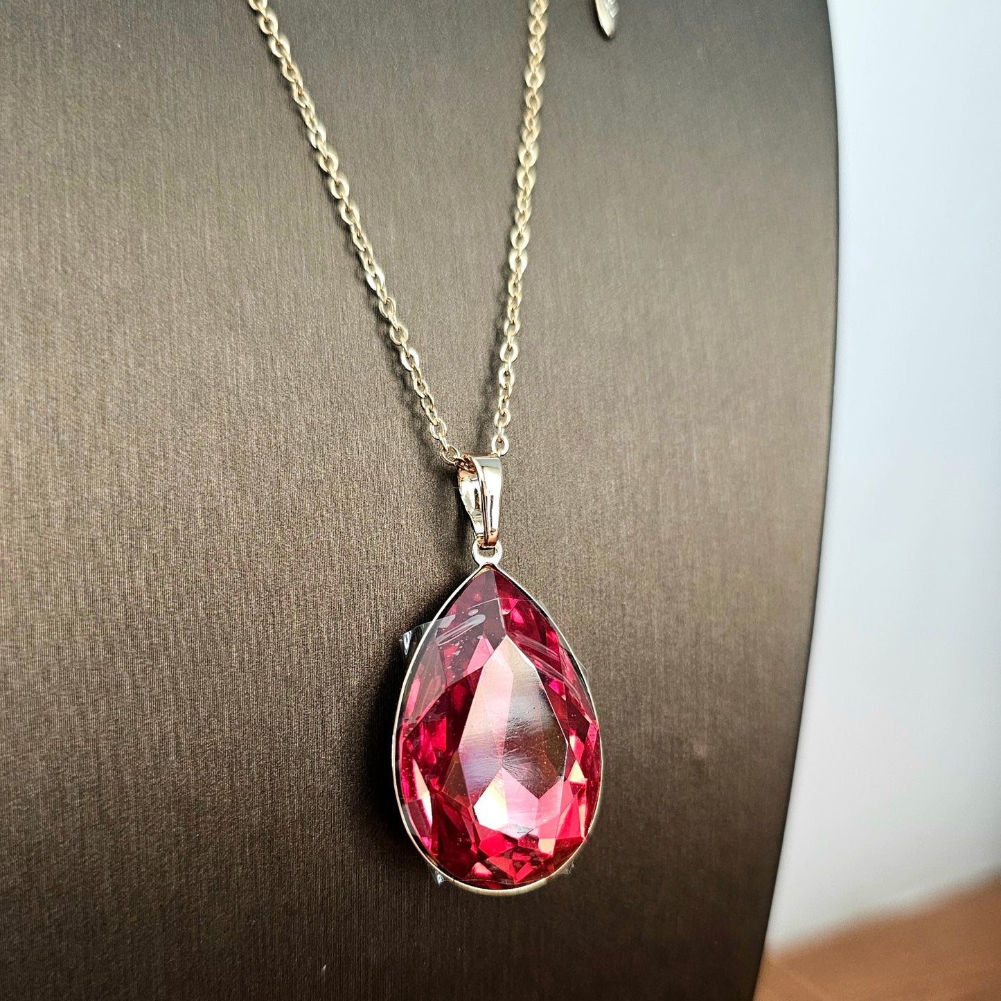 Chunky Rose Pendant Necklace