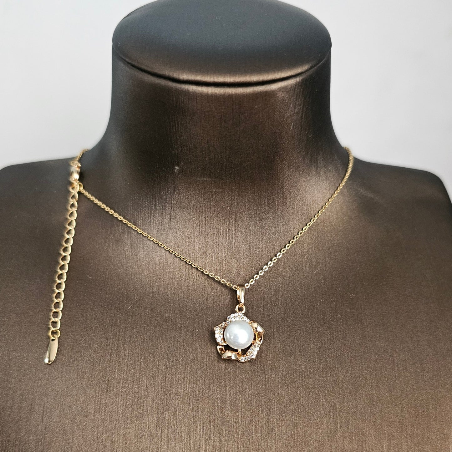 Pearl Necklace Gold