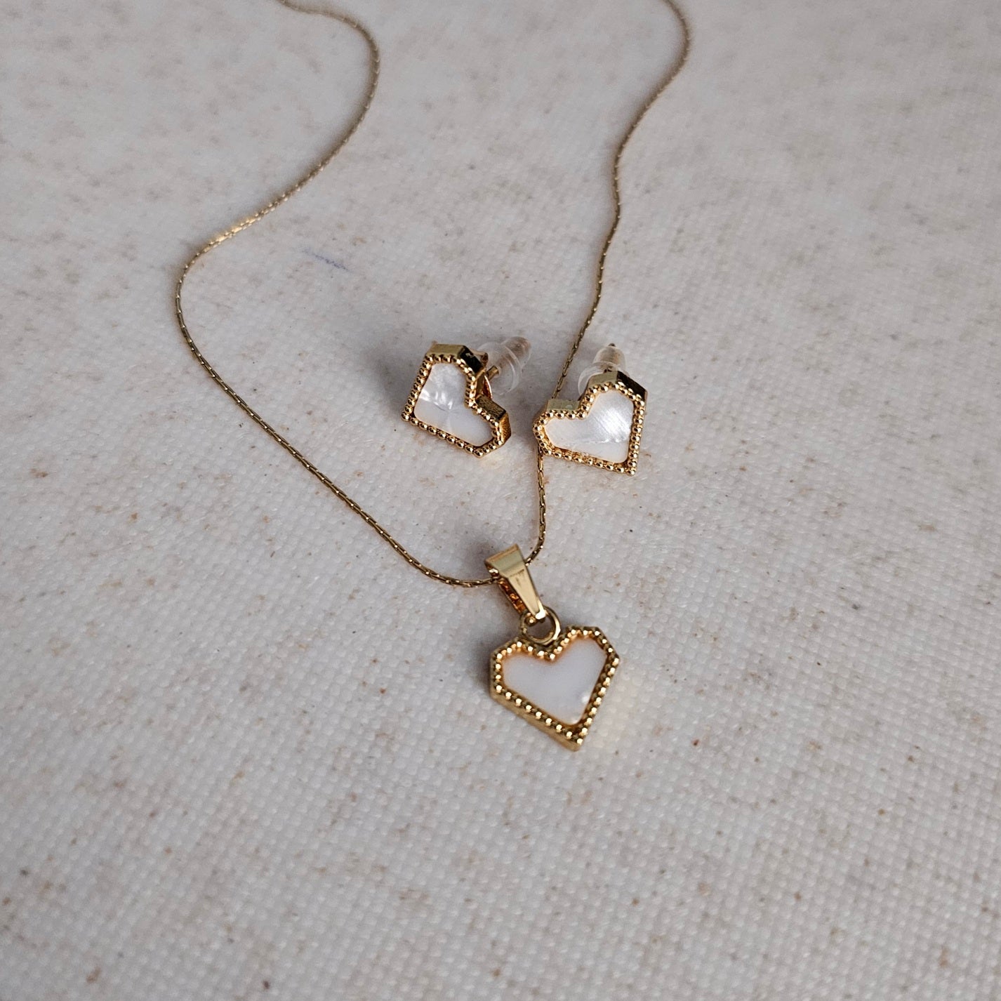 Queen of Hearts - White