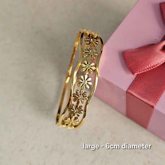 Daisies Bangle
