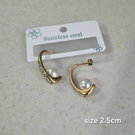 Pearl Glist Hoops