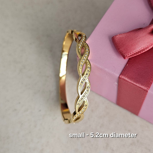 Luxe Form Bangle