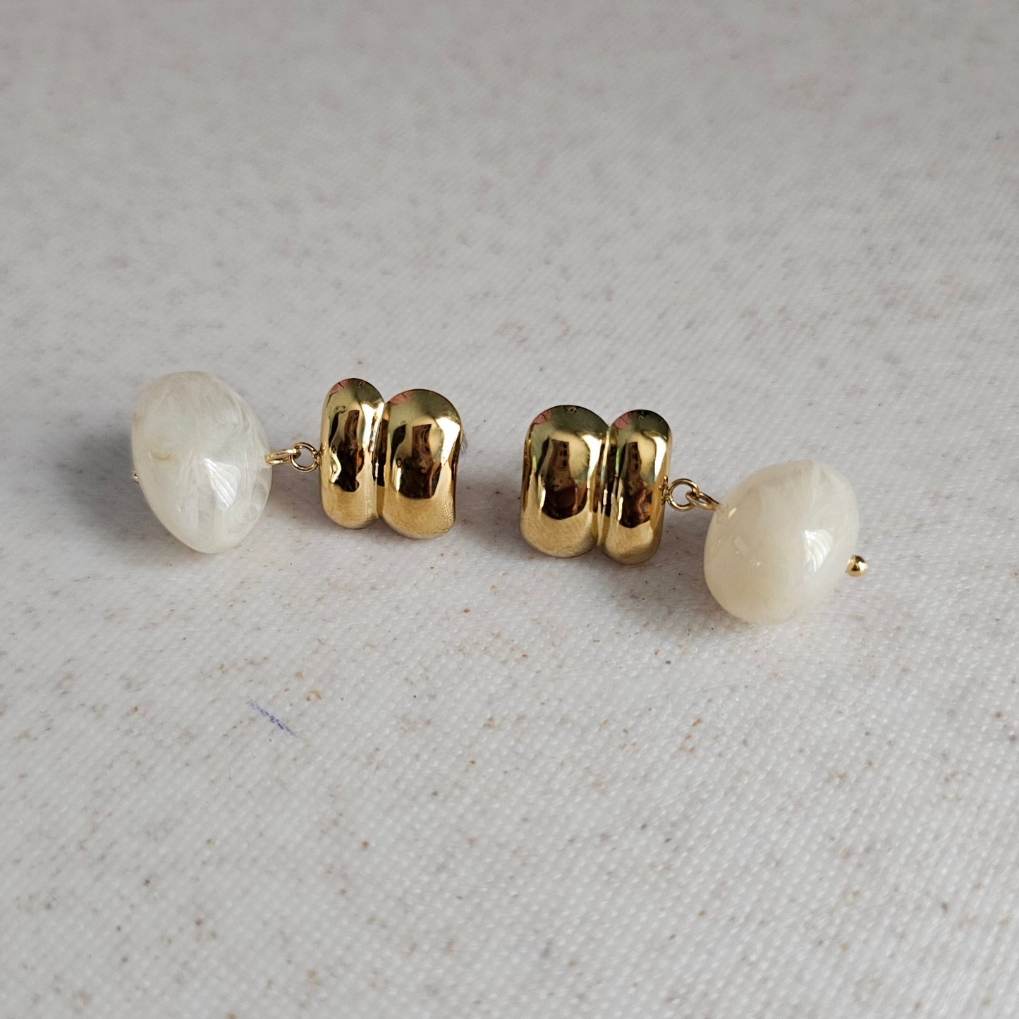 Inaya Earrings White